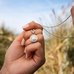 Anhänger "Ahoi" Strandsand/Steinsand blau