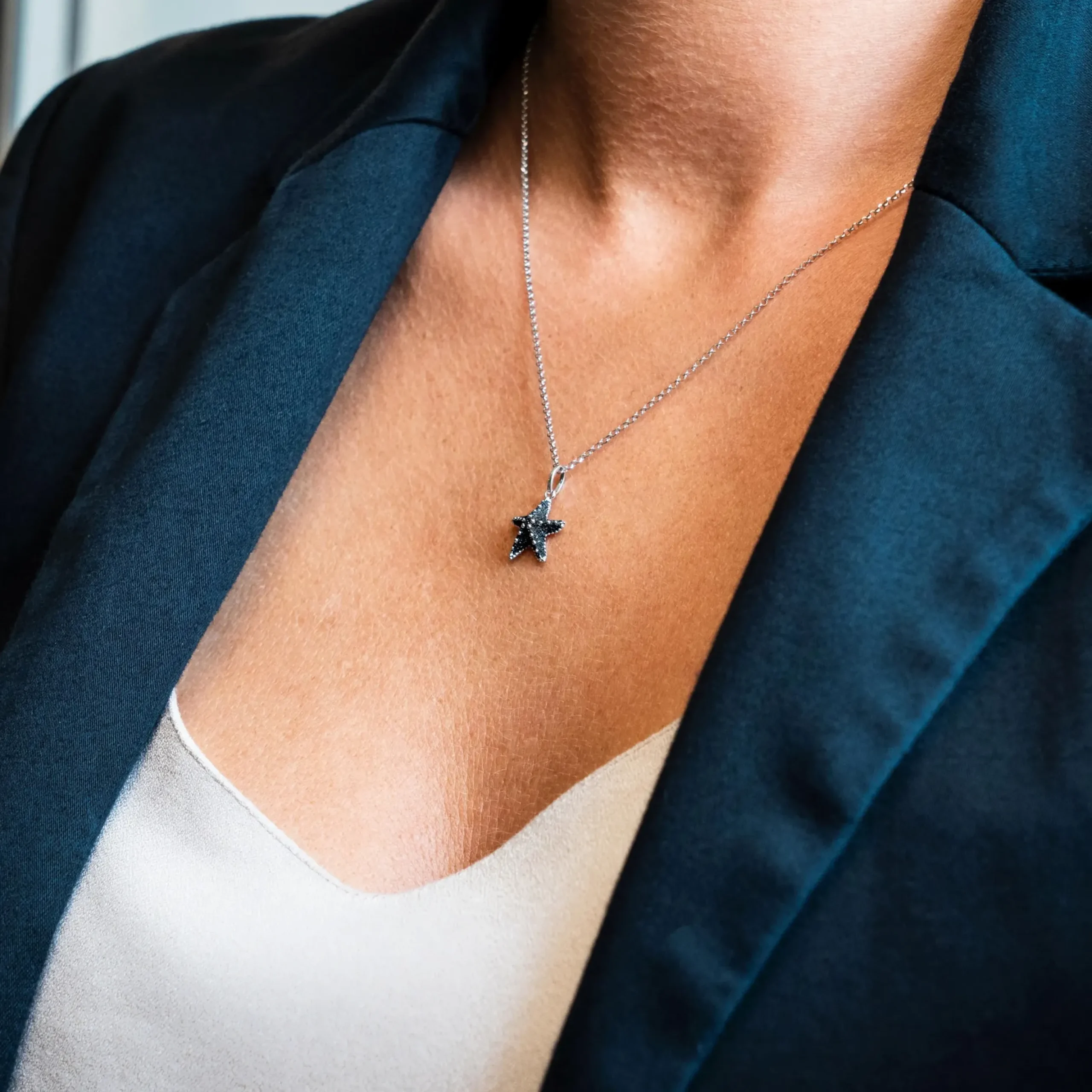 Kette "Seestern" Steinsand blau