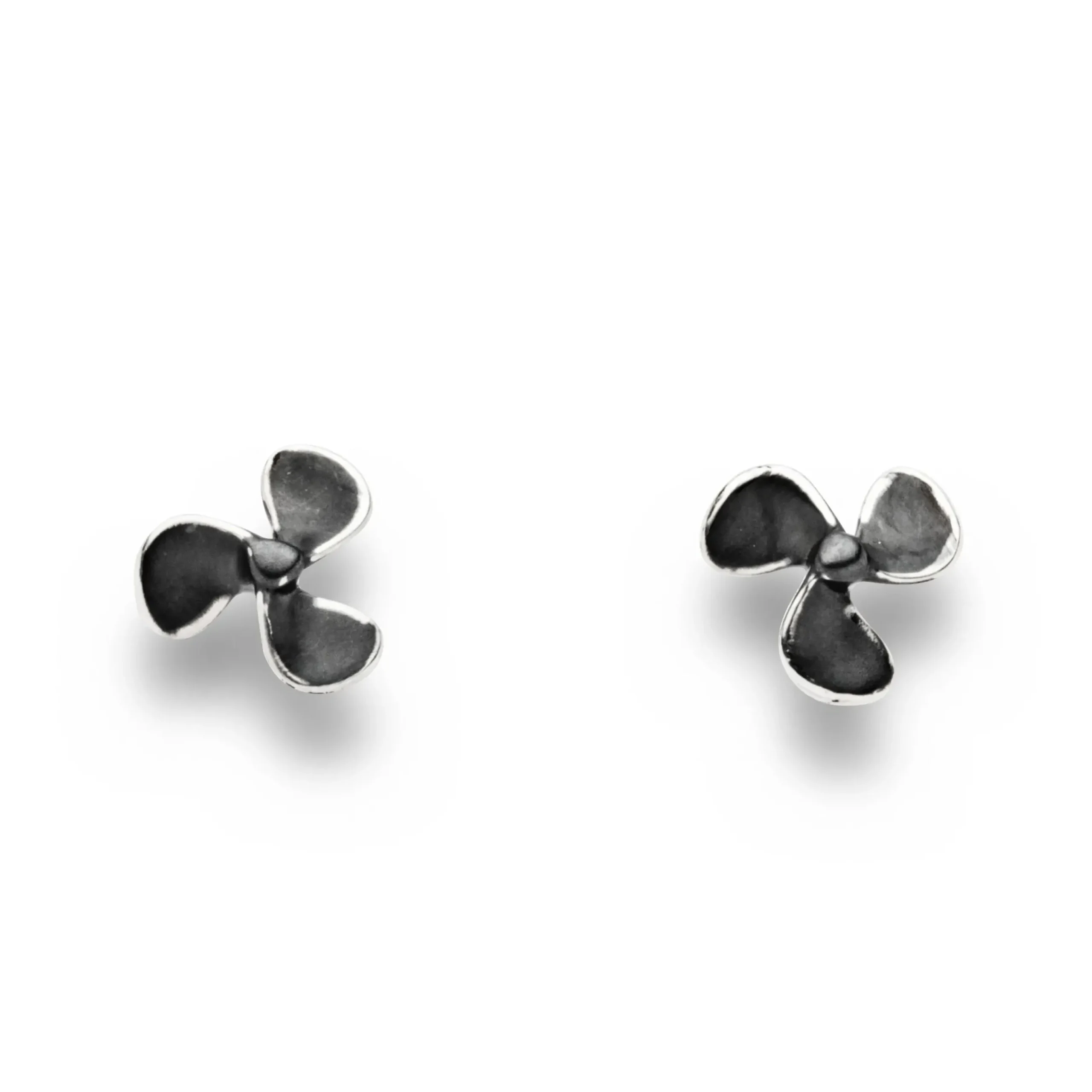 Ohrstecker "Schiffsschraube" matt, dunkel oxidiert